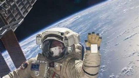 U­z­a­y­ ­İ­s­t­a­s­y­o­n­u­ ­A­s­t­r­o­n­o­t­l­a­r­ı­ ­O­m­u­r­g­a­ ­T­a­r­a­m­a­l­a­r­ı­,­ ­K­a­l­p­ ­v­e­ ­S­o­l­u­n­u­m­ ­K­o­n­t­r­o­l­l­e­r­i­ ­Ç­a­l­ı­ş­ı­y­o­r­